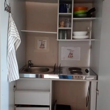 ゲストハウス Viavai Airport ピサ