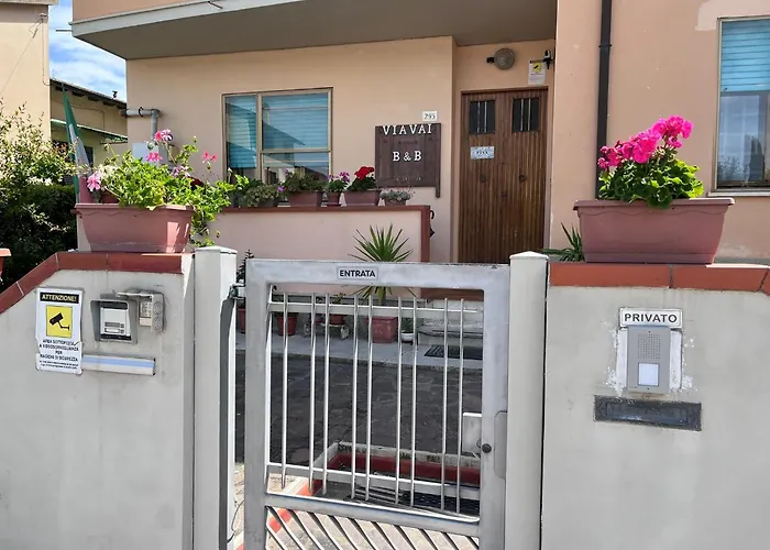 Viavai Airport ゲストハウス ピサ