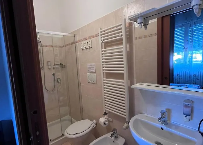 Viavai Airport ゲストハウス ピサ