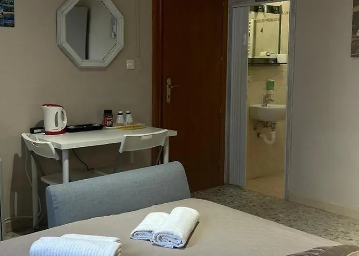 ゲストハウス Viavai Airport 3*